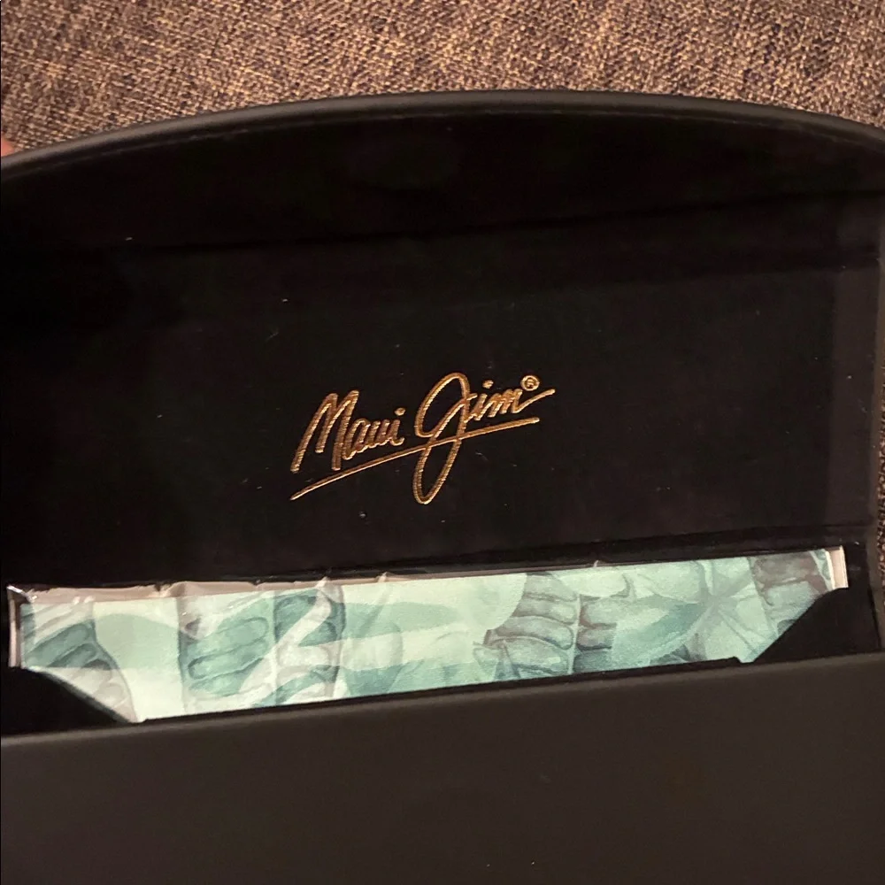 Maui Jim Black Case with Gold Script Logo - Picture 5 of 6